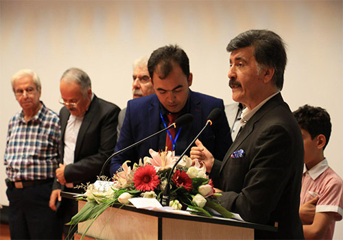 مجری مراسم انتخاب برترین های صنعت هنر و تبلیغات در ایران